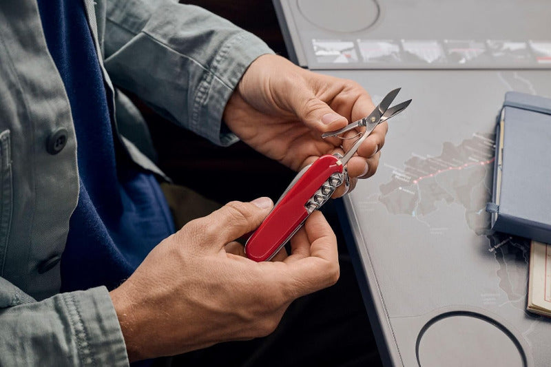 Victorinox Schweizer Taschenmesser Huntsman, Multitool, Swiss Army Knife Mit 15 Funktionen, Klinge, Korkenzieher, Dosenöffner