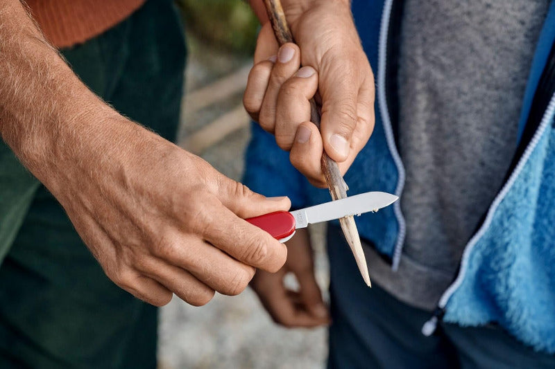 Victorinox Schweizer Taschenmesser Huntsman, Multitool, Swiss Army Knife Mit 15 Funktionen, Klinge, Korkenzieher, Dosenöffner