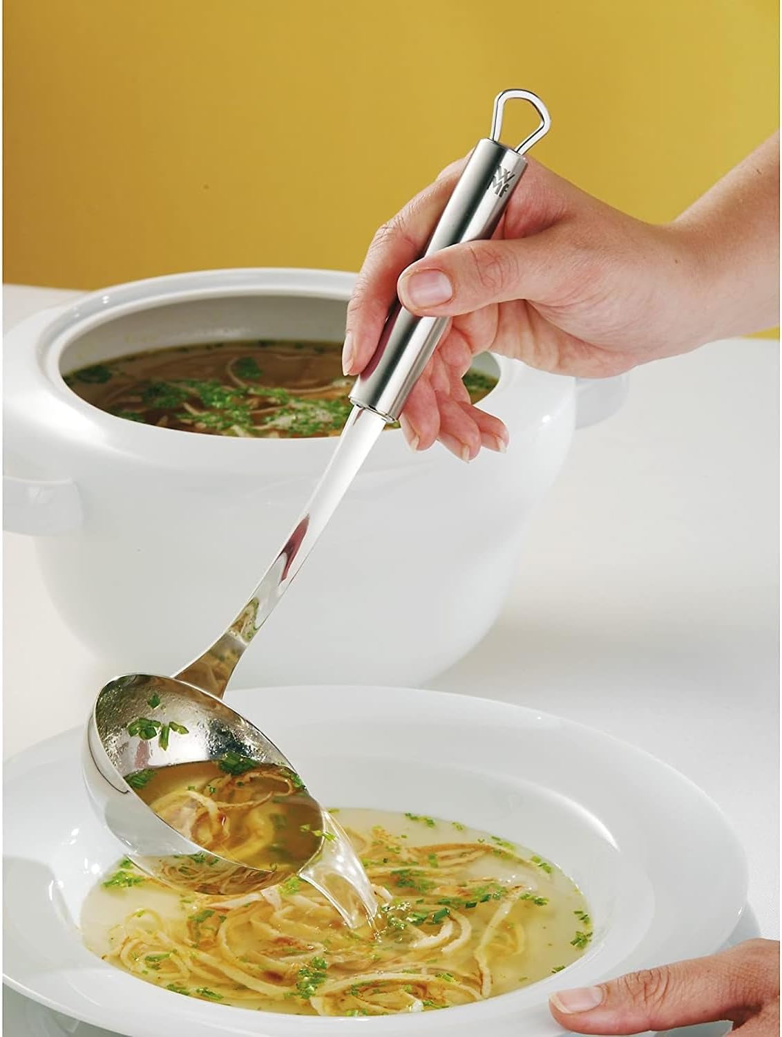 WMF Profi plus Suppenkelle 30 Cm, Saucen-/ Schöpflöffel, Cromargan Edelstahl Teilmattiert, Spülmaschinengeeignet