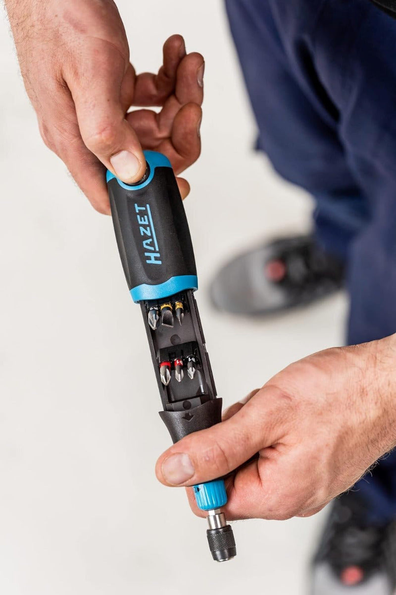 HAZET Bit Ratschen-Schraubendreher 810R-3 | Integriertes Bithalter-Magazin Mit 12 Bits - Ratschenfunktion Umstellbar Oder Verwendung Als Bit-Schraubendreher