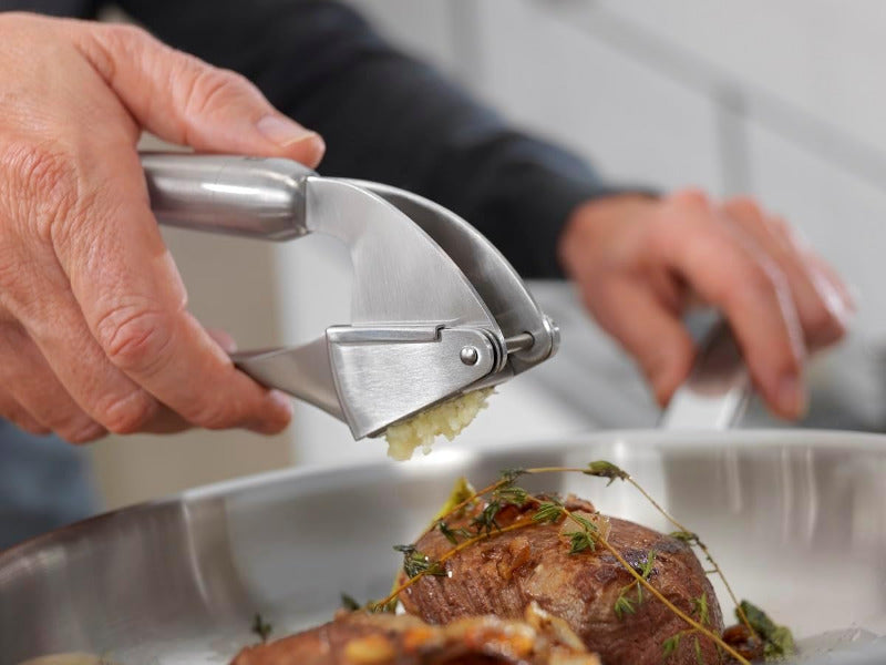 ZWILLING Pro Garlic Press – 20 cm, Stainless Steel, Ergonomic Handle