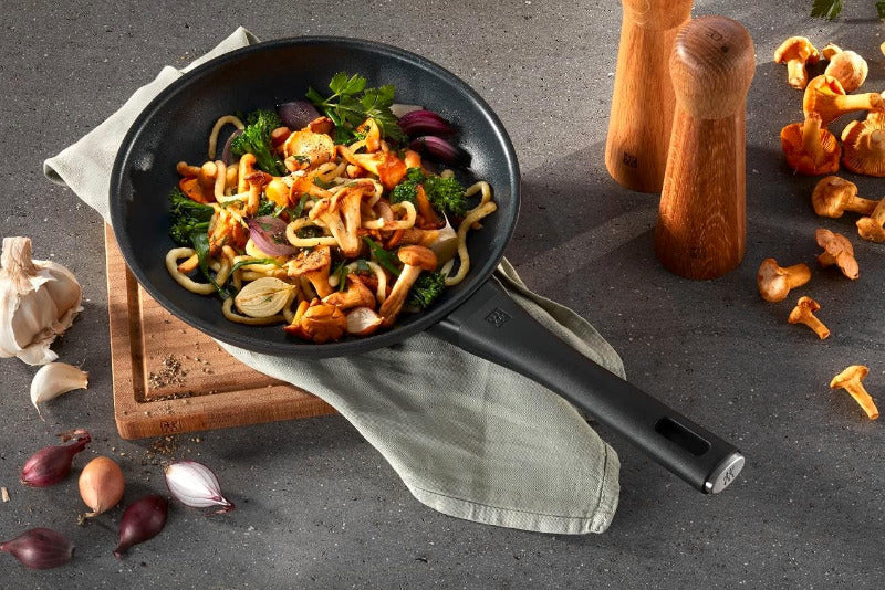 ZWILLING Shine aluminum frying pan, 28 cm, round, with non-stick coating, black