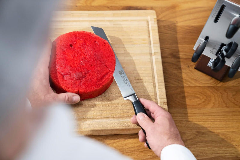 ZWILLING Vier Sterne Bread Knife – 20 cm, Serrated Blade | Made in Germany