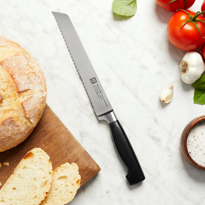 ZWILLING Vier Sterne Bread Knife – 20 cm, Serrated Blade | Made in Germany