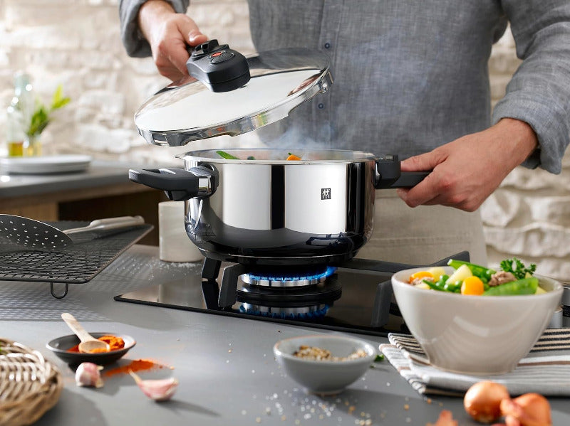 ZWILLING Ecoquick II Pressure Cooker, 22 cm Diameter, 6L Capacity, Suitable for All Heat Sources Including Induction, Made of 18/10 Stainless Steel, Silver Finish