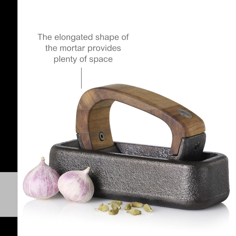 ADHOC MO31 Rocca Rocking Mortar – Cast Iron & Acacia Wood