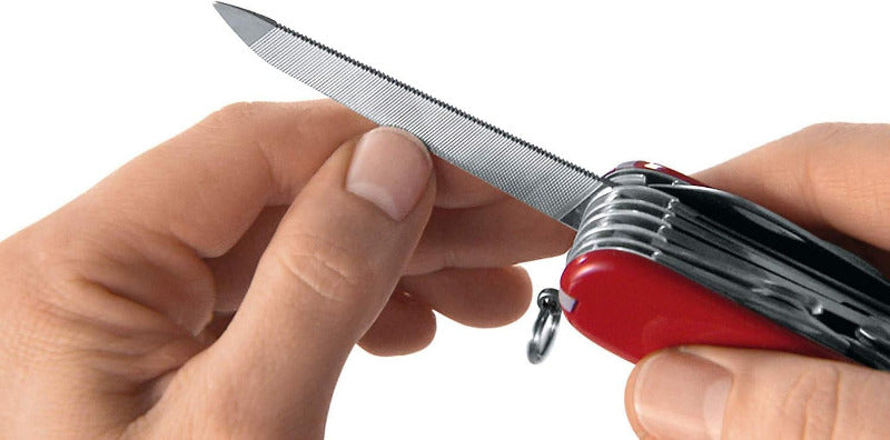 VICTORINOX Mountaineer Swiss Army Knife – 18-Function Multitool Pocket Knife in Red