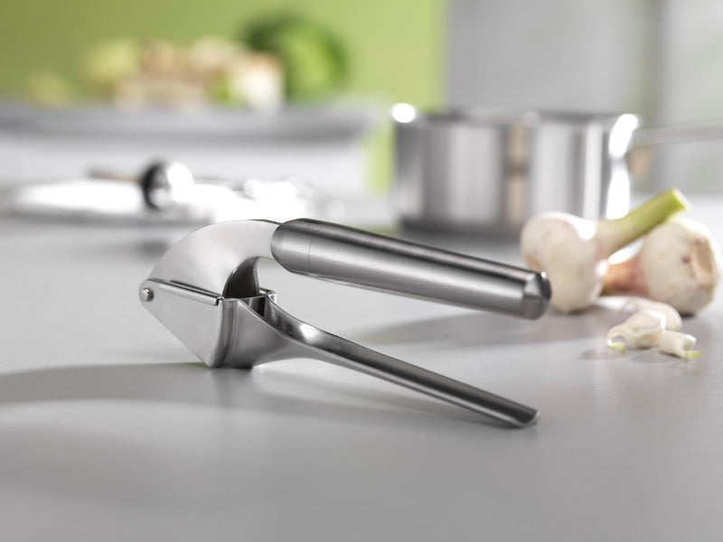 ZWILLING Pro Garlic Press – 20 cm, Stainless Steel, Ergonomic Handle