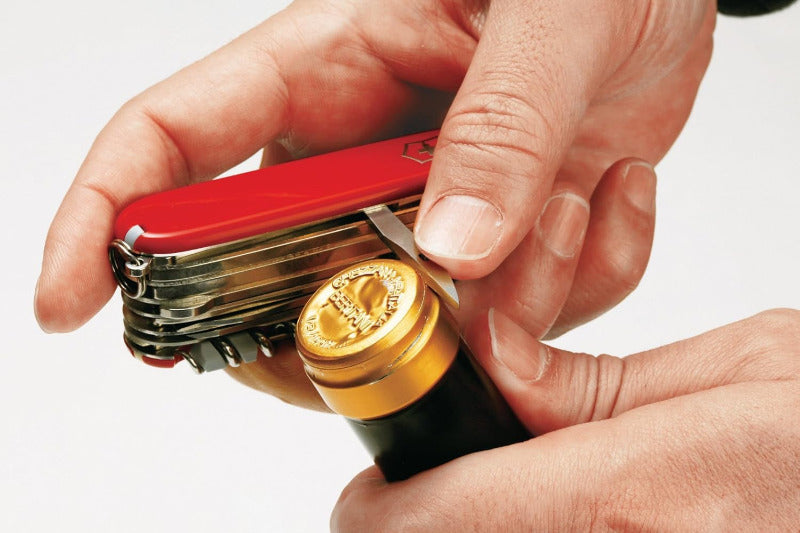 Victorinox Climber Swiss Army Knife – 14-in-1 Multitool Pocket Knife