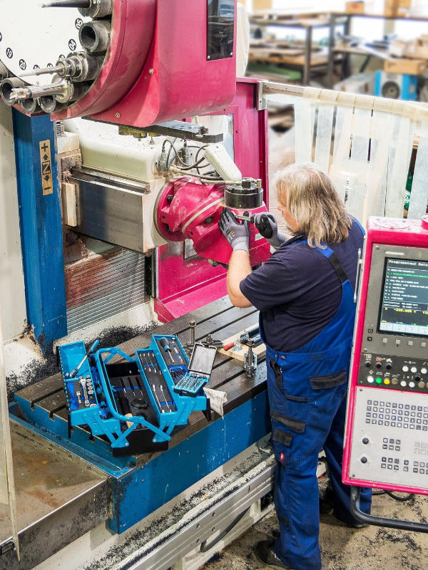 HAZET Metall Werkzeugkasten 190L | Leer | Mit Geräumigen Bodenfach Und 4 Ausklappbaren Seitenfächern | Für Eine Ordentliche Aufbewahrung Von Werkzeugen, Etc.